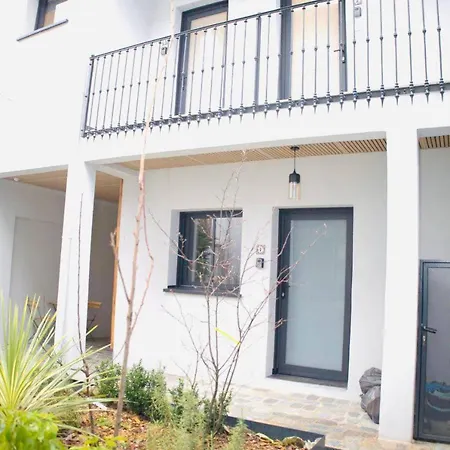 Apartment Duplex 1 *